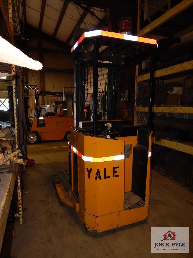 Yale stand up electric forklift w/ extended reach Serial #N540703