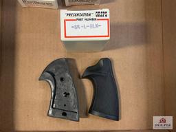 [724] Four sets of Pachmayr grips