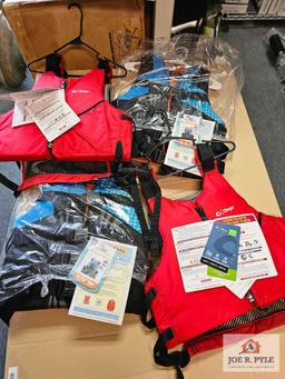 2 Onyx 2 Stearns Lifejackets Red & Blue