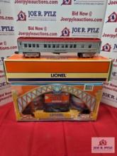 2 Lionel train cars