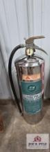 Water fire extinguisher