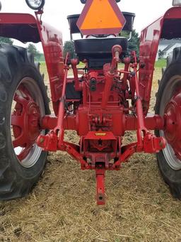 IH 686 Tractor