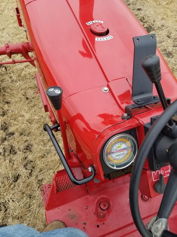 IH 686 Tractor