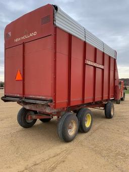 New Holland 16' Chopper Wagon
