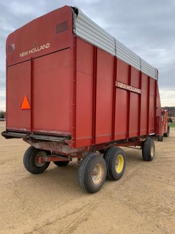 New Holland 16' Chopper Wagon