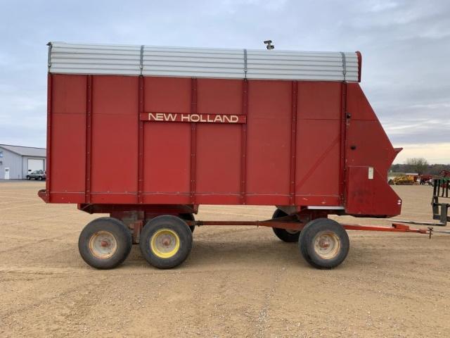 New Holland 16' Chopper Wagon