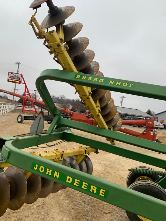 John Deere 220 Disc