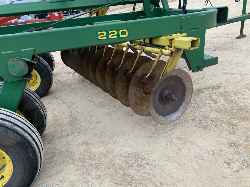 John Deere 220 Disc