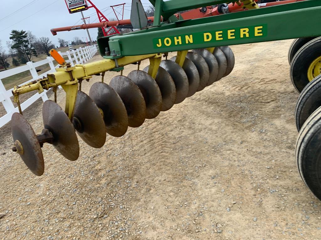 John Deere 220 Disc