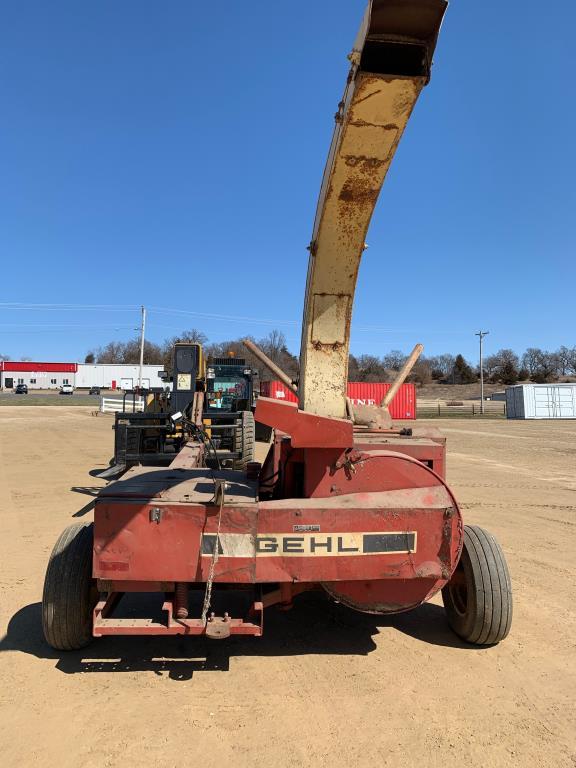 Gehl 860 Chopper w/ Corn Head