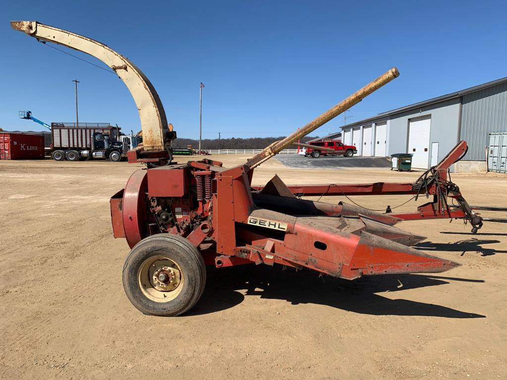 Gehl 860 Chopper w/ Corn Head