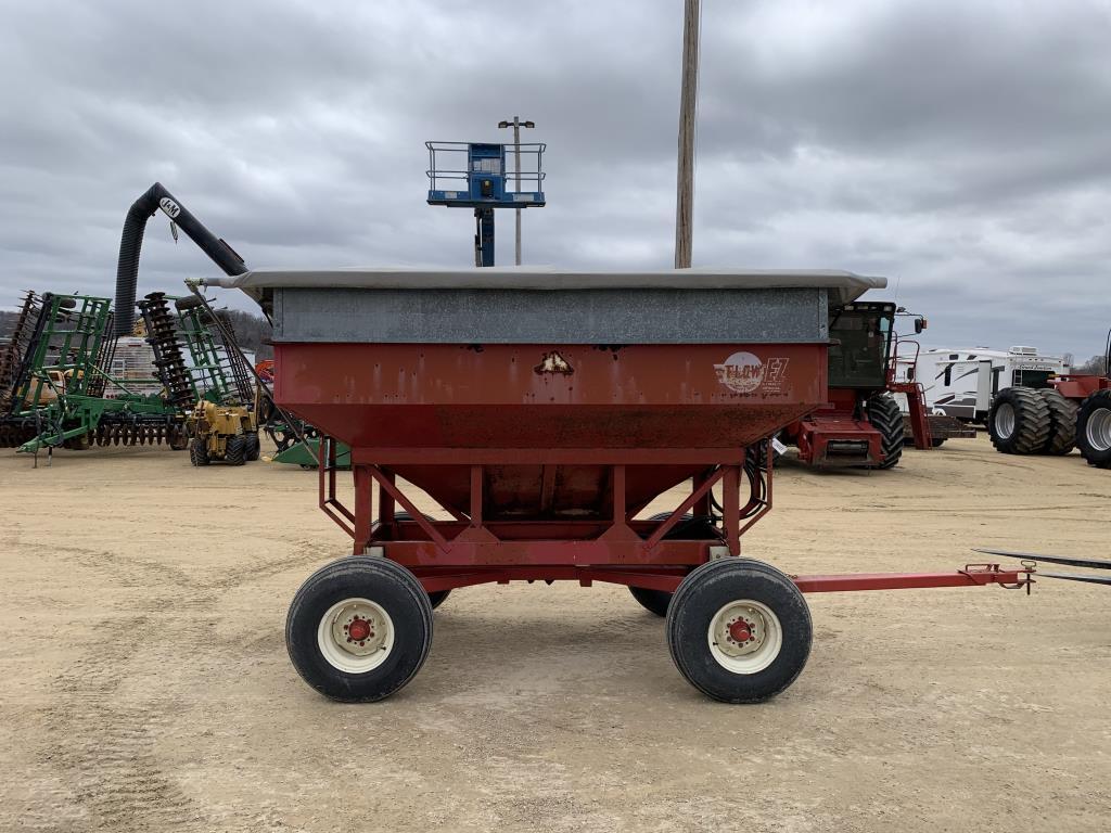 EZ Flow 300 bu Gravity Wagon