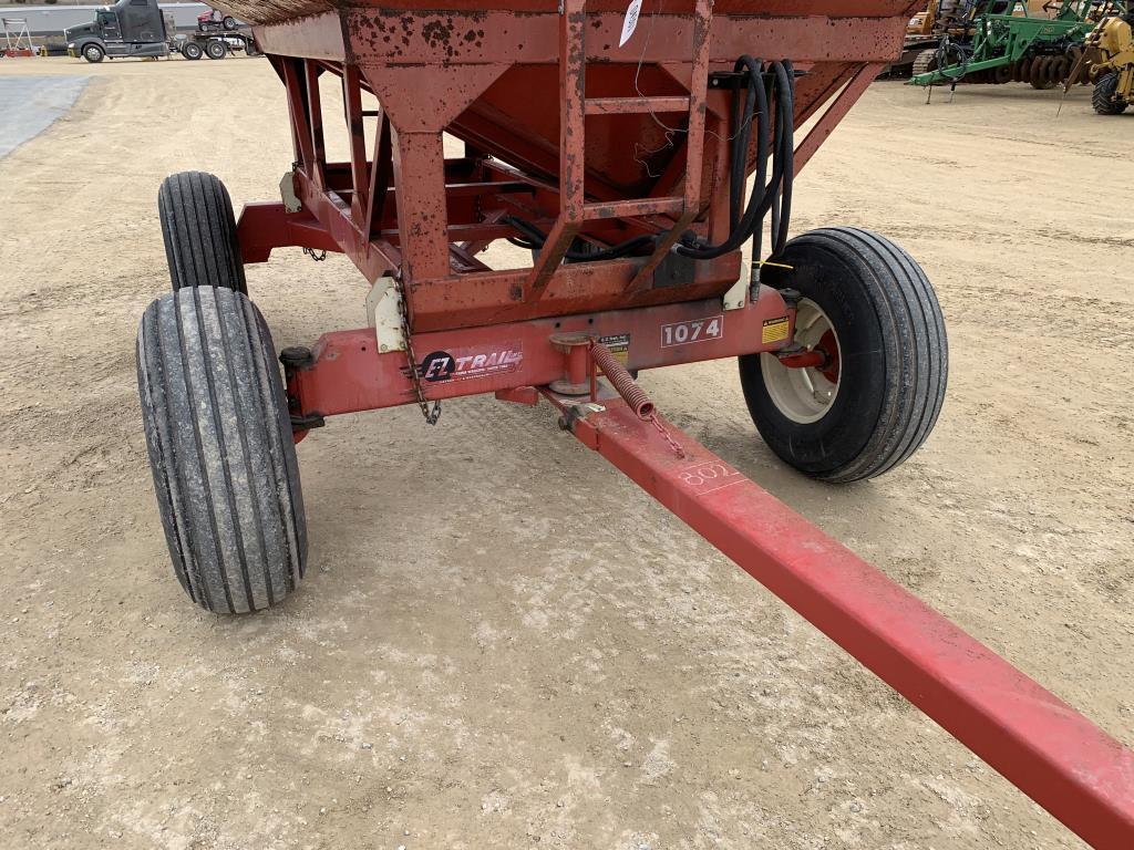 EZ Flow 300 bu Gravity Wagon