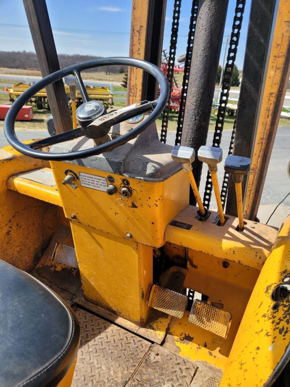 John Deere 480B Forklift
