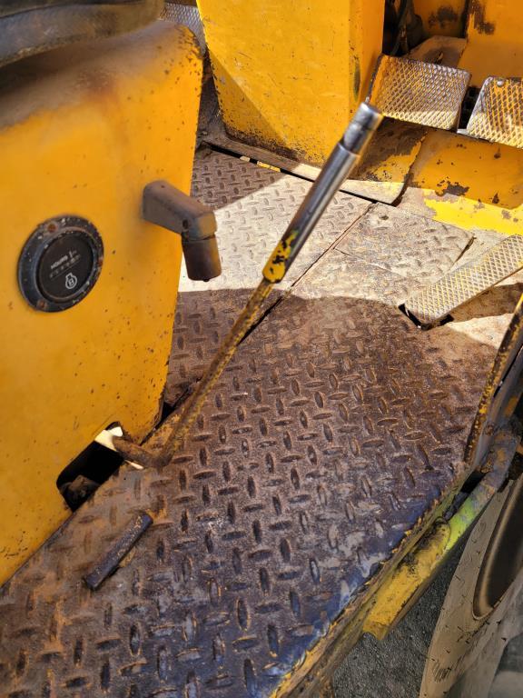 John Deere 480B Forklift