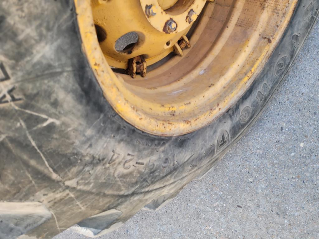John Deere 480B Forklift
