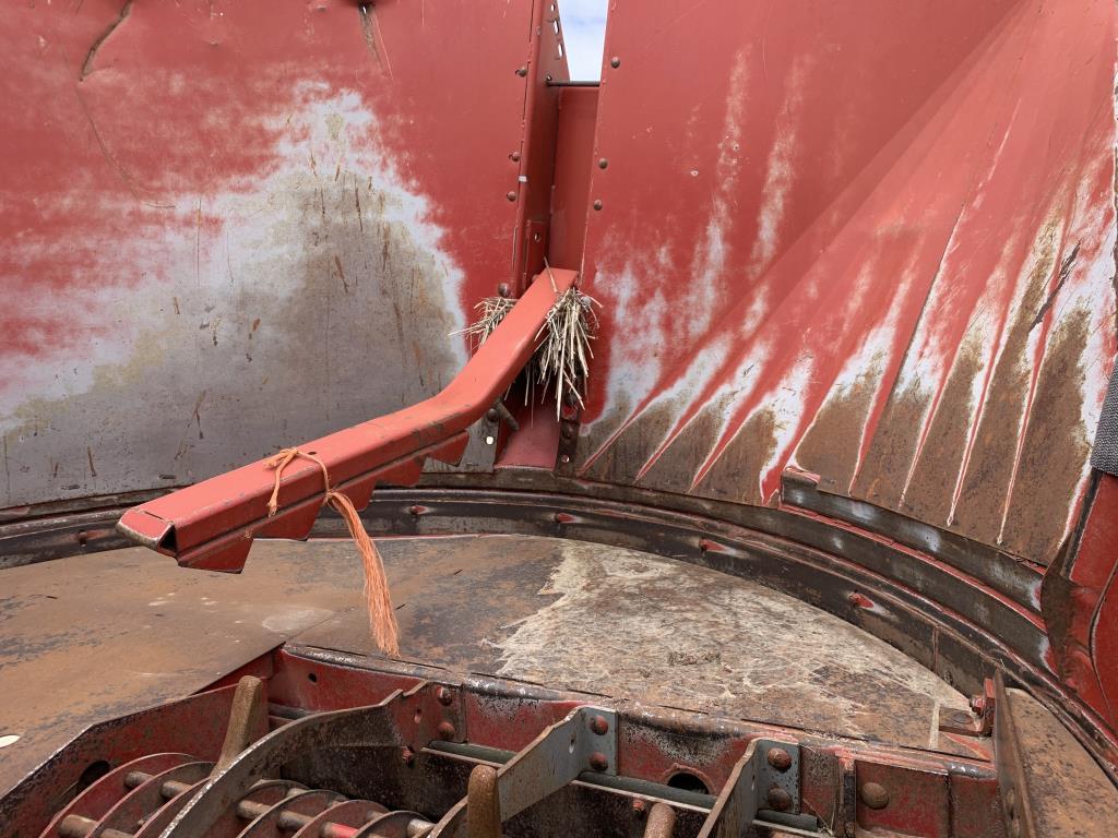 Case IH 8610 Tub Grinder