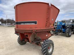 Case IH 8610 Tub Grinder
