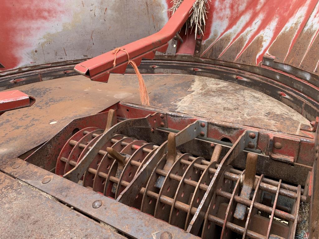 Case IH 8610 Tub Grinder