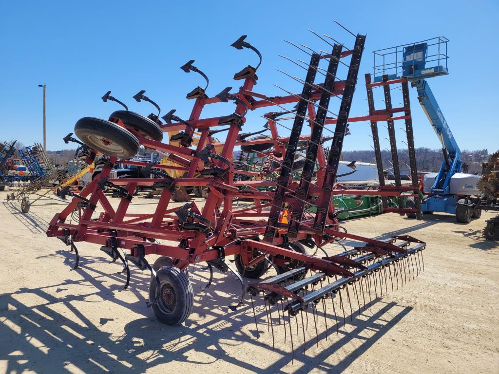 Case IH 4800 Field Cultivator