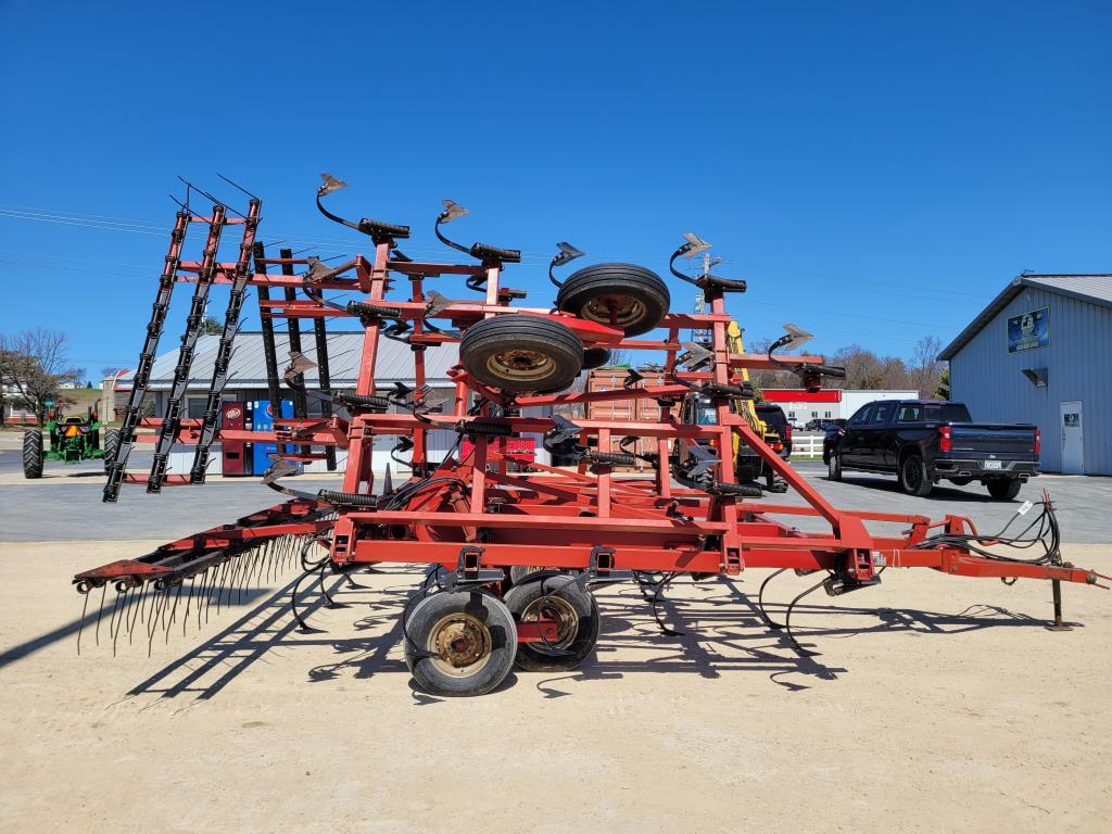 Case IH 4800 Field Cultivator