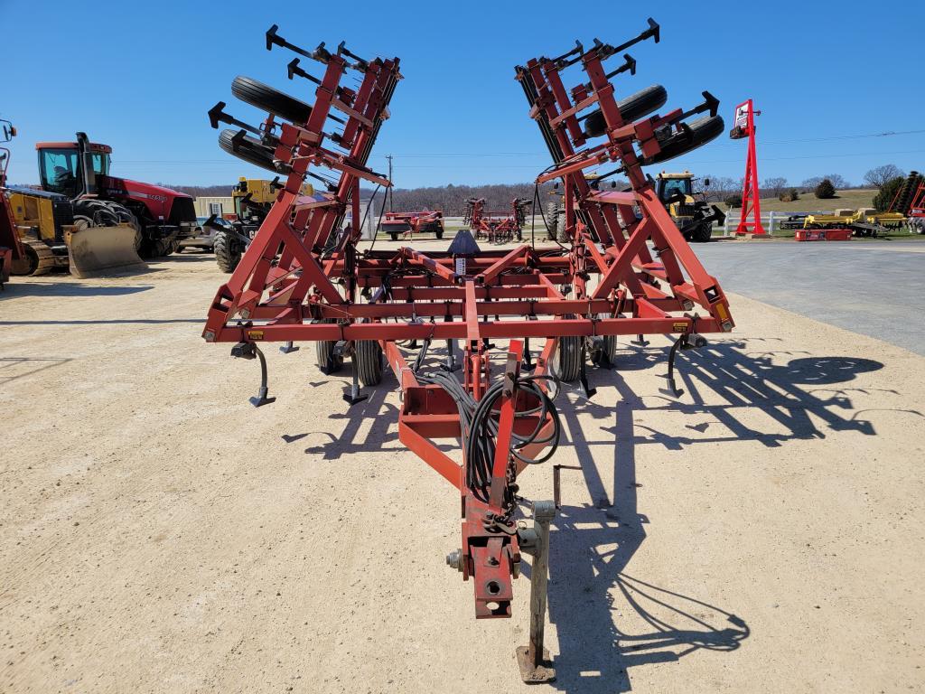 Case IH 4800 Field Cultivator