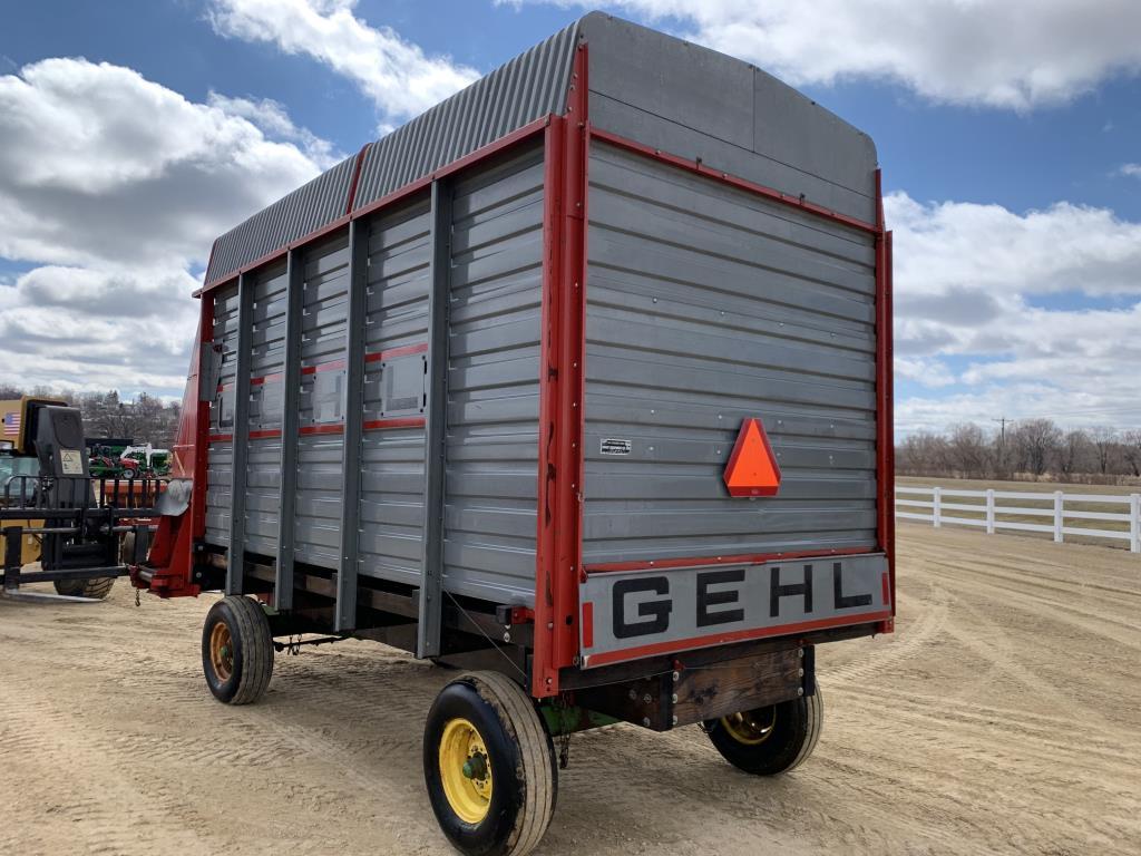 Gehl 970 14' Chopper Box w/ John Deere 1075A Gear