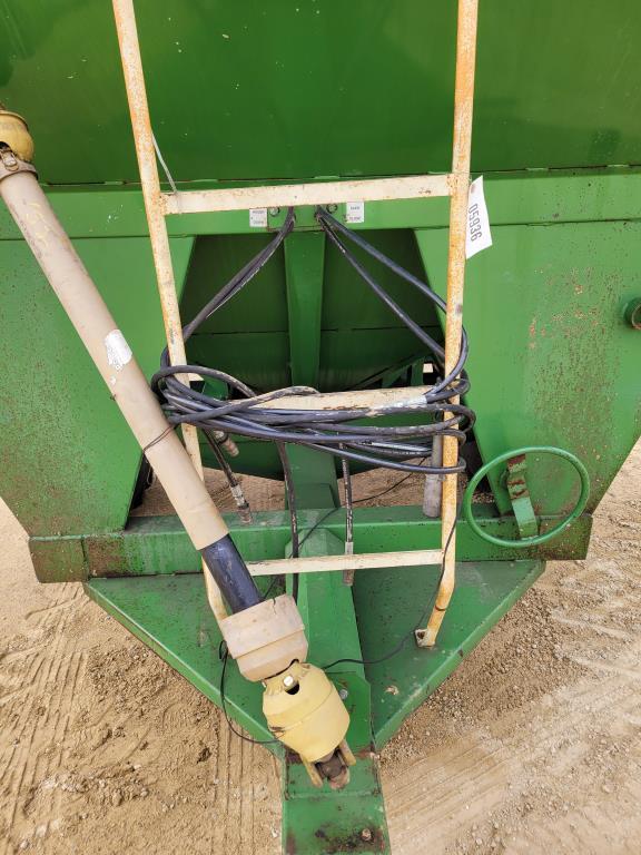 EZ Flow 475 Grain Cart