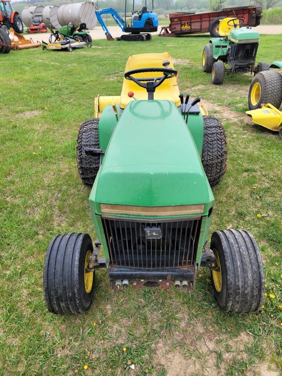 John Deere 400 Lawn Tractor