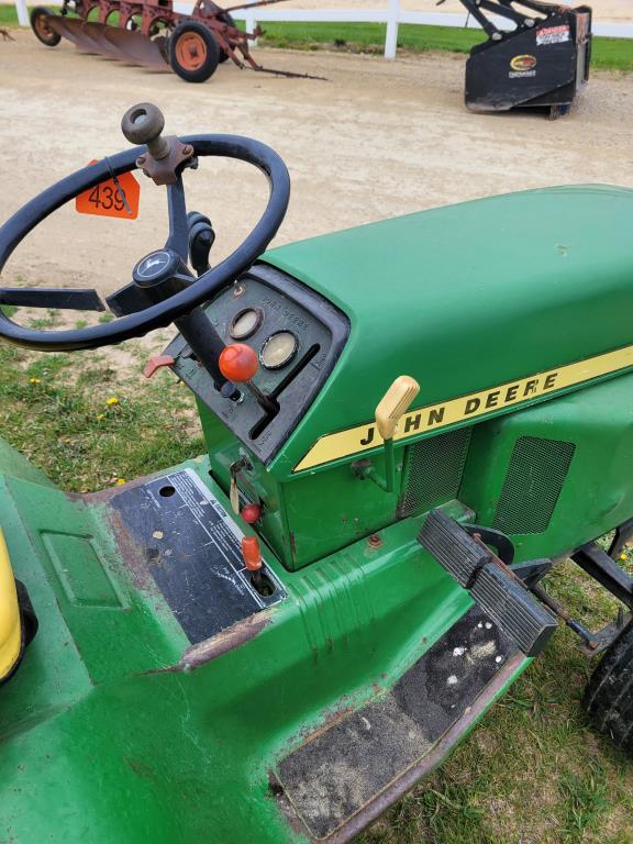 John Deere 400 Lawn Tractor