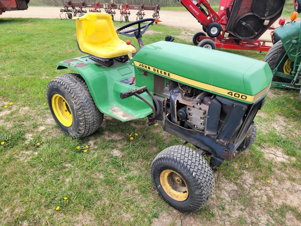 John Deere 400 Lawn Tractor