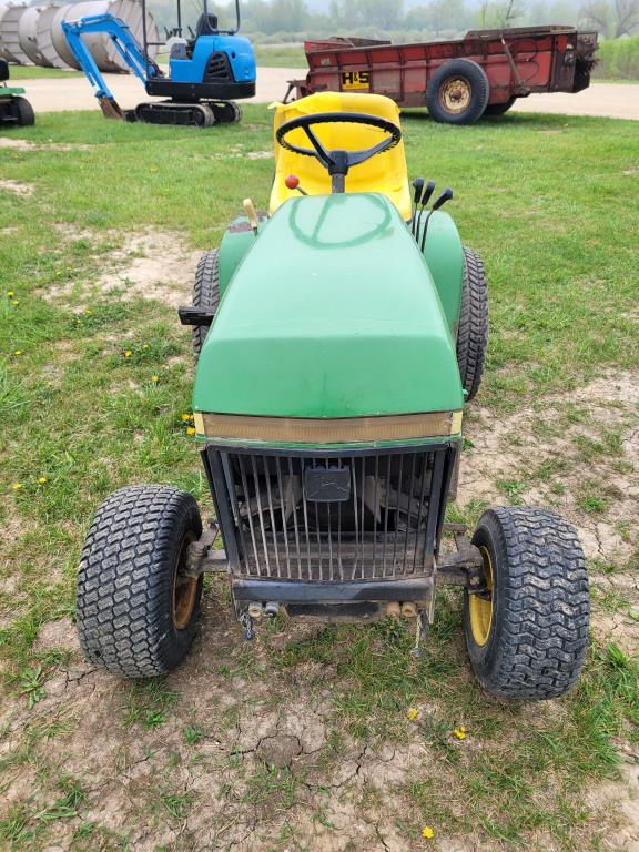 John Deere 400 Lawn Tractor