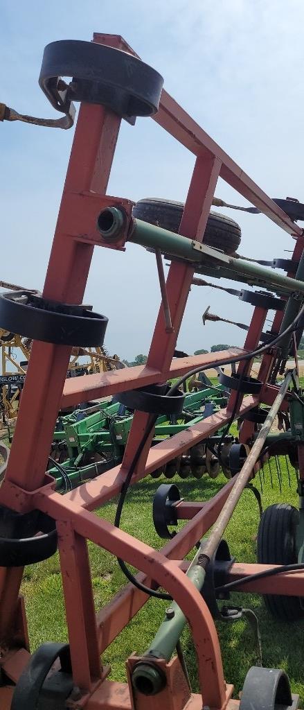 BRILLION FIELD CULTIVATOR 21'
