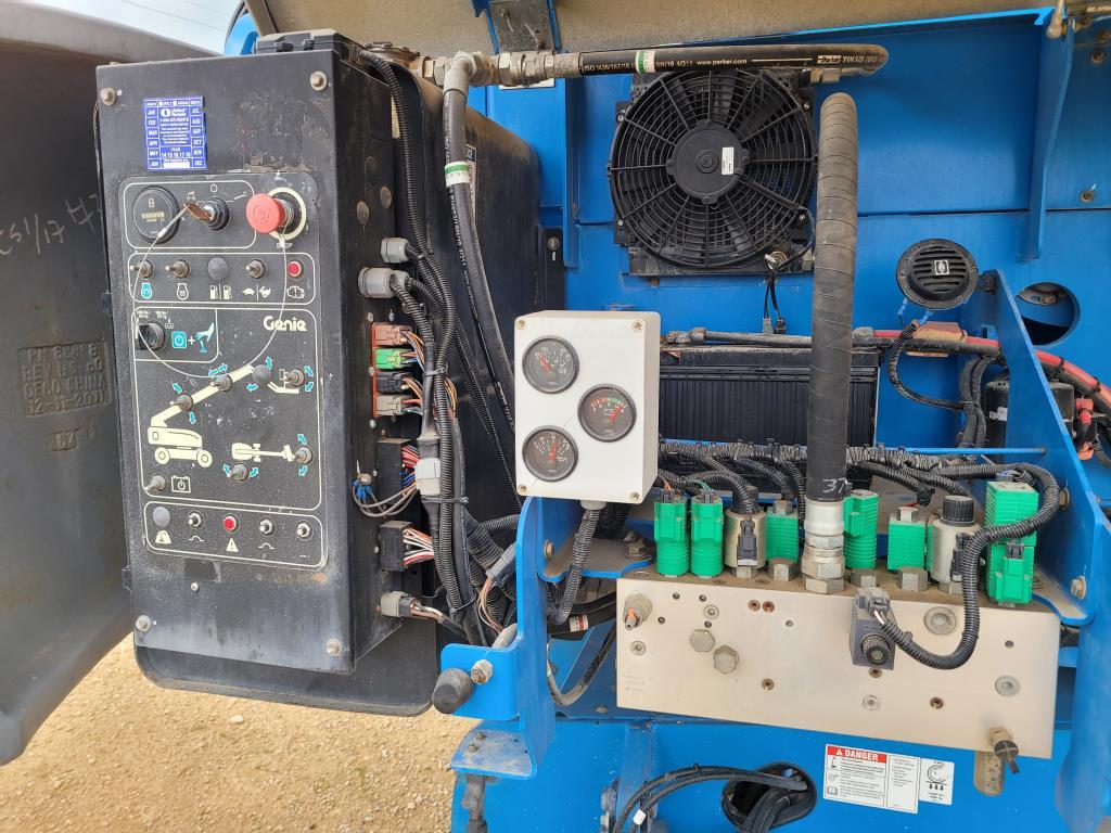 2012 Genie S60X Basket Lift