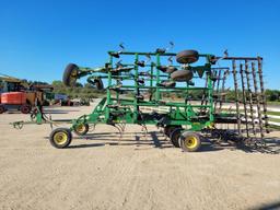 John Deere 2210 Field Cultivator