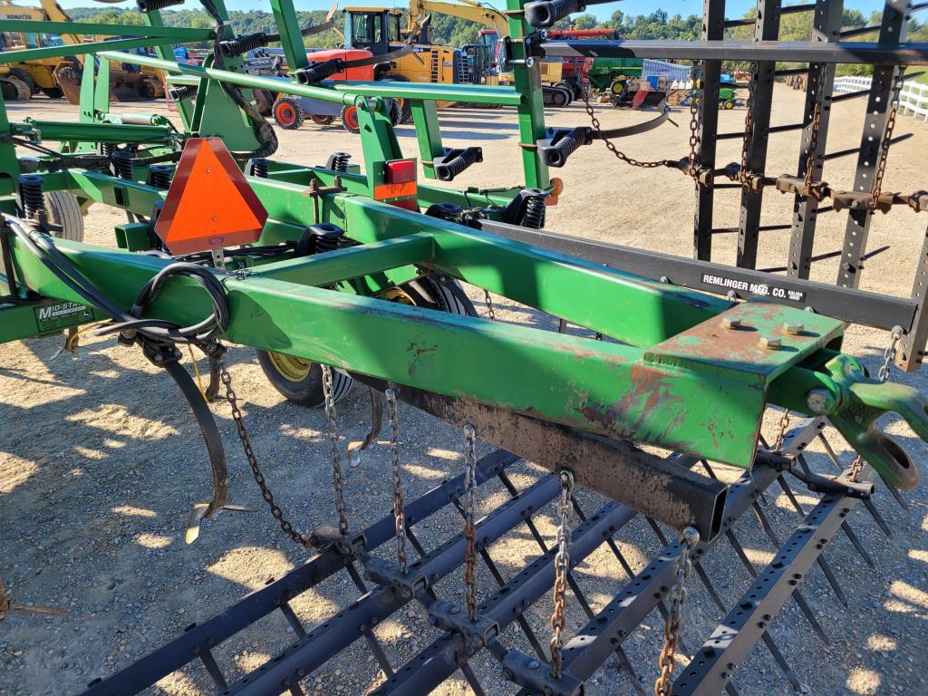 John Deere 2210 Field Cultivator