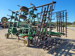 John Deere 2210 Field Cultivator