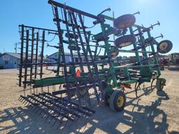 John Deere 2210 Field Cultivator