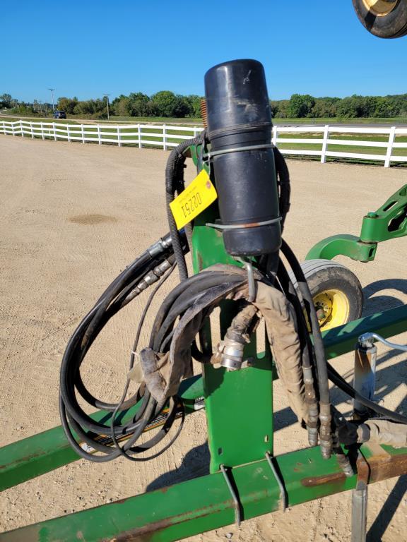 John Deere 2210 Field Cultivator