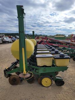John Deere 7000 8R Planter