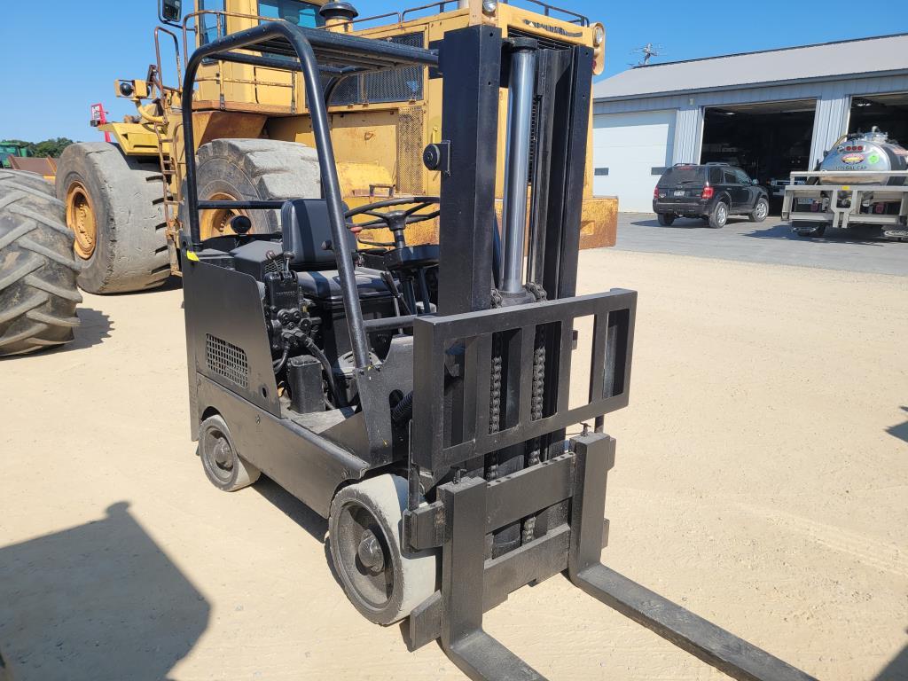 Tow Motor Fork Lift