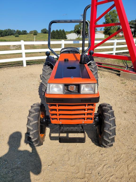 Kubota L2050 Tractor