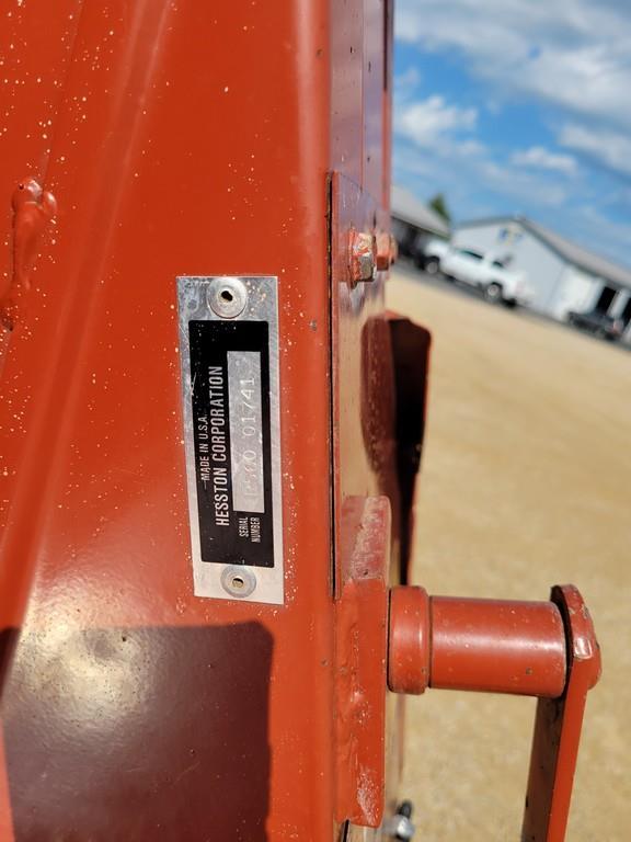 Heston 560 Round Baler