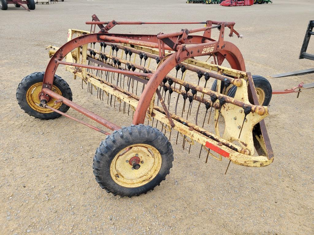 New Holland 256 Hay Rake