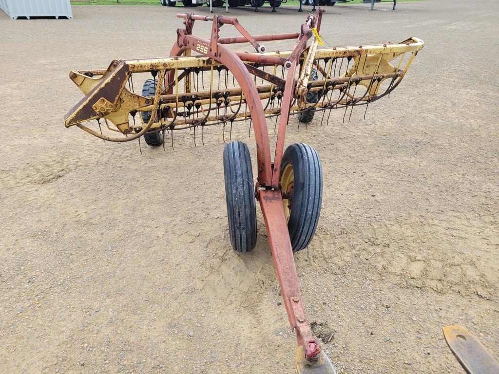 New Holland 256 Hay Rake