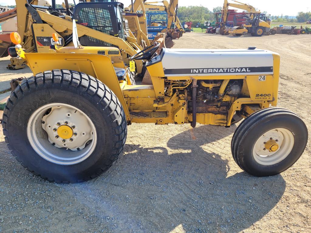 International 2400 Utility Tractor