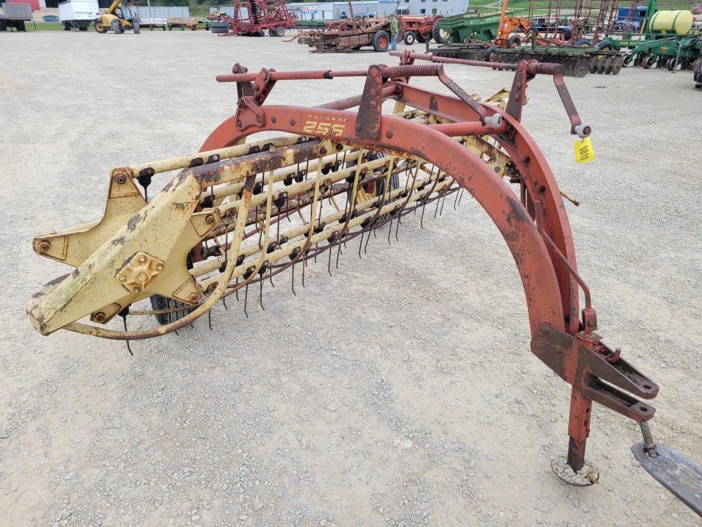New Holland 256 Hay Rake