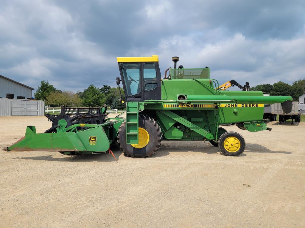 John Deere 4420 Combine & Head