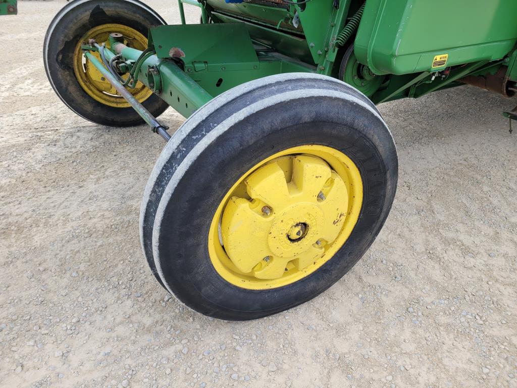 John Deere 4420 Combine & Head