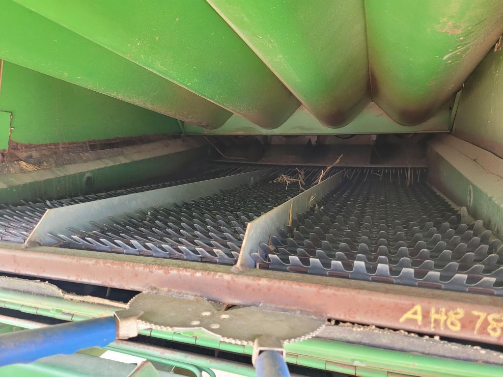John Deere 4420 Combine & Head
